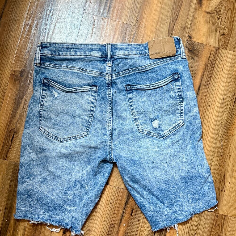American Eagle Mens AirFlex Heavily Distressed Denim Light Wash Shorts - Picture 4 of 8